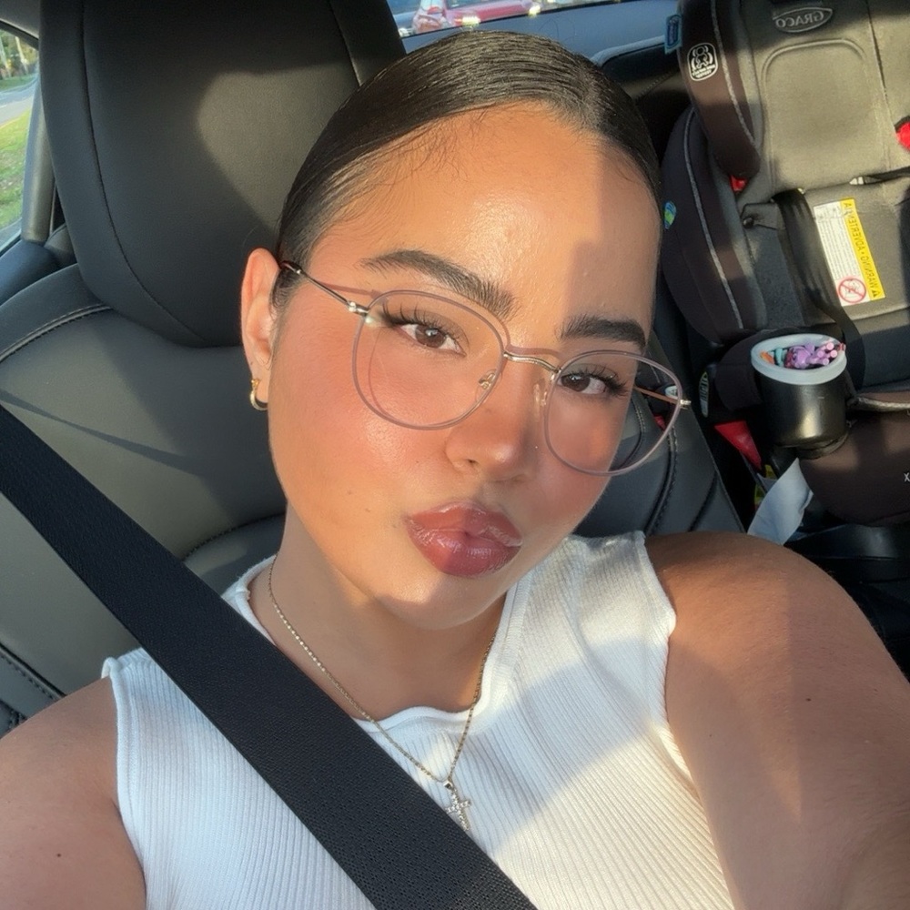 Meet your Posher, Nashaly! 🤎🧸✨